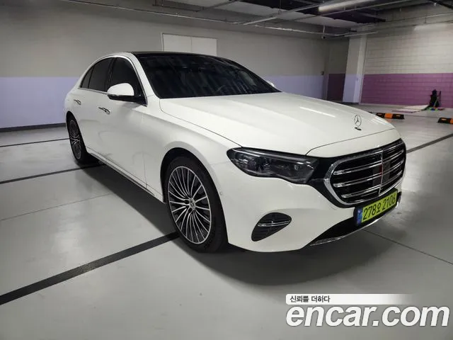 Mercedes-Benz E-Class — Фото автомобиля 3