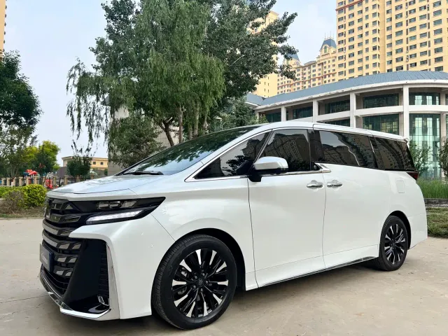 Toyota Vellfire 2025 Crown Hybrid 2.5L Ink Gold Executive Edition — Фото автомобиля 3