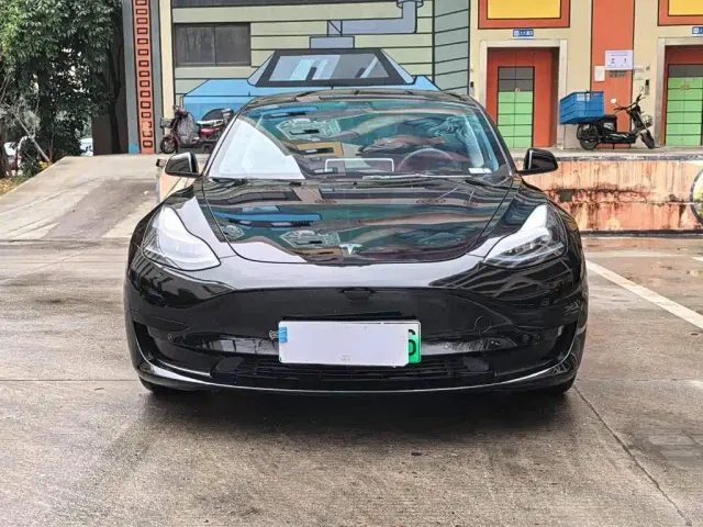 Tesla Model 3 — Фото автомобиля 2