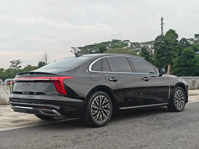 Hongqi H5 — Фото автомобиля 19