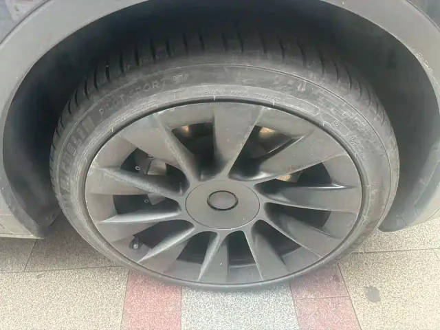 Tesla Model Y — Фото автомобиля 6