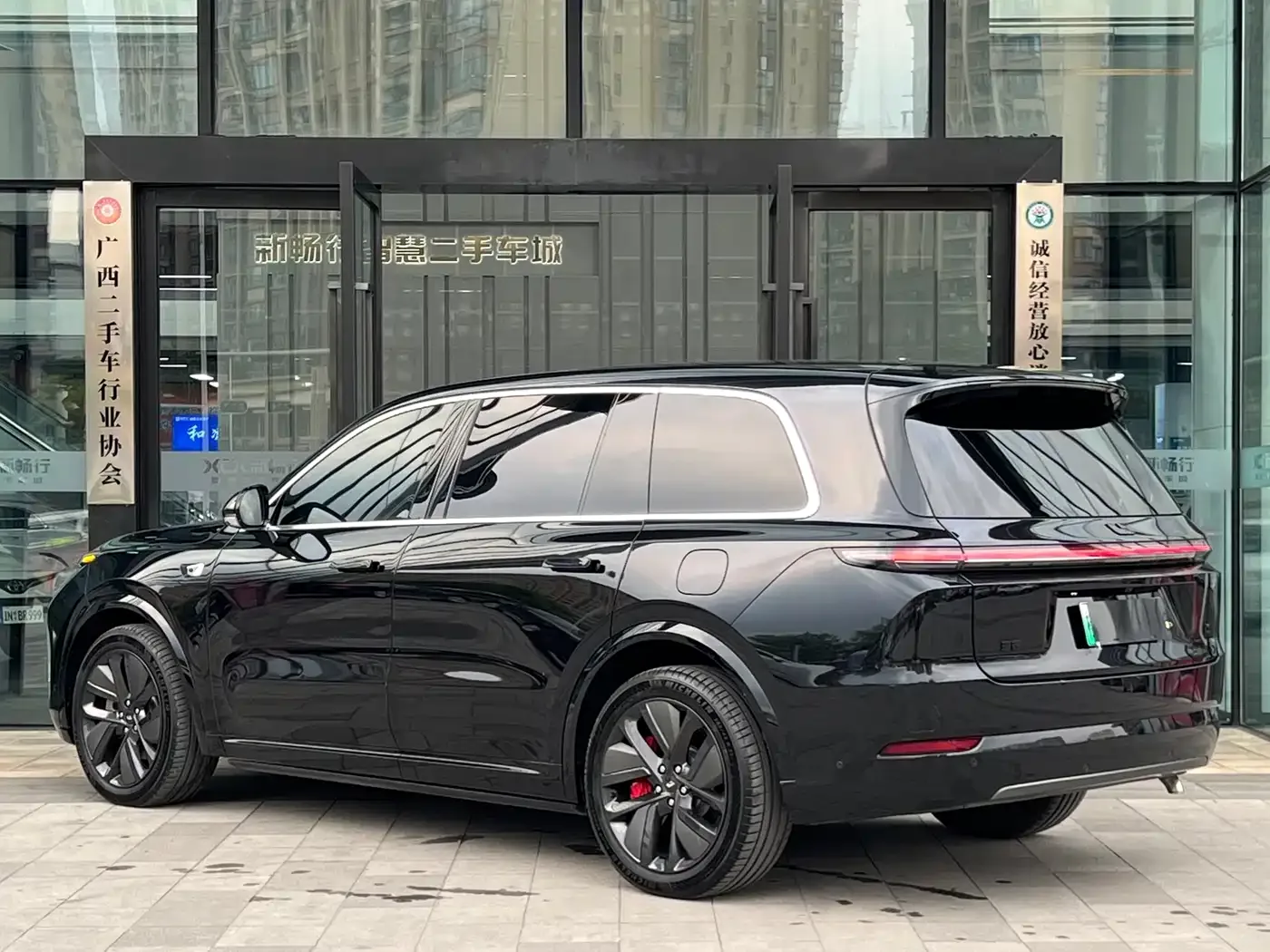 Li Auto Li Xiang L9 2024 Model Ultra — Фото автомобиля 4