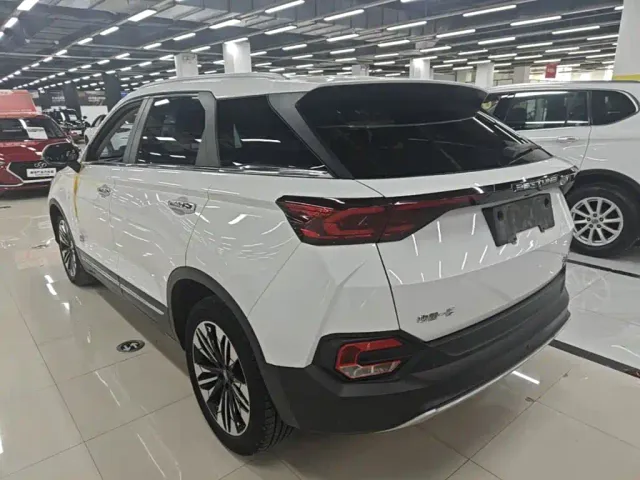 Bestune T77 — Фото автомобиля 4