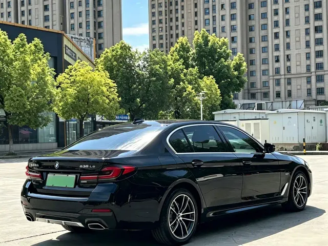 BMW 5 Series — Фото автомобиля 18