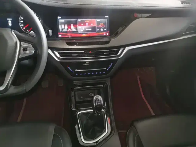 Changan CS35 Plus — Фото автомобиля 12