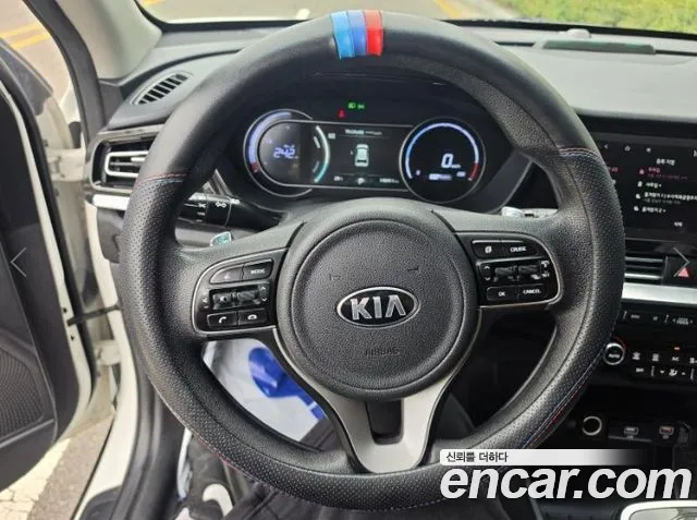 Kia Niro — Фото автомобиля 11