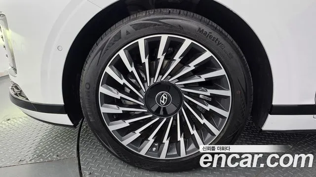 Hyundai Grandeur GN7 — Фото автомобиля 5