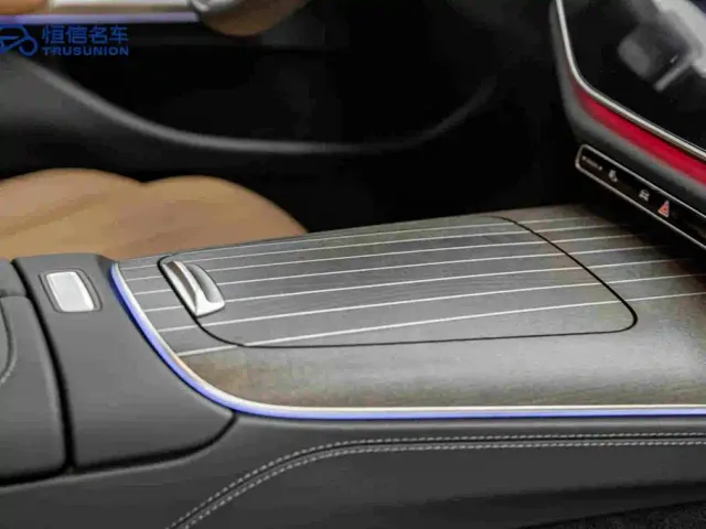 Mercedes-Benz E-Class — Фото автомобиля 19