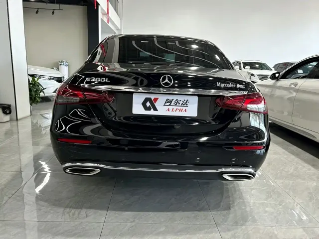 Mercedes-Benz E-Class — Фото автомобиля 5