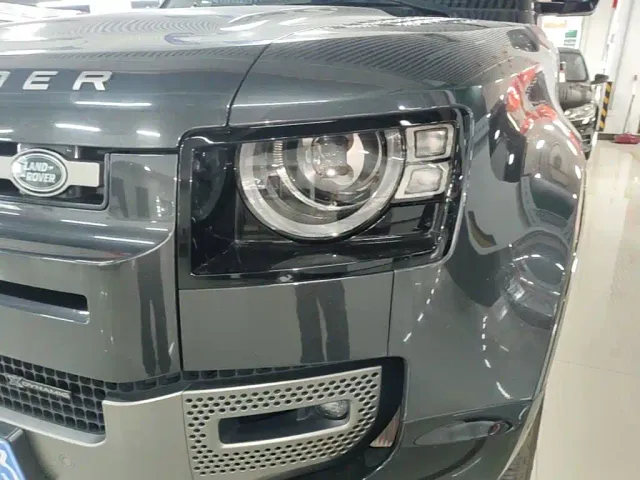 Land Rover Defender — Фото автомобиля 23