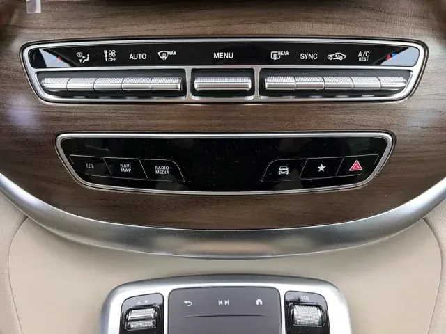 Mercedes-Benz V-Class — Фото автомобиля 23