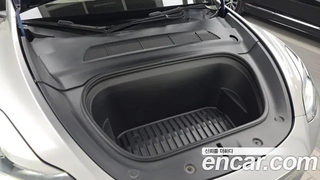 Tesla Model Y — Фото автомобиля 9