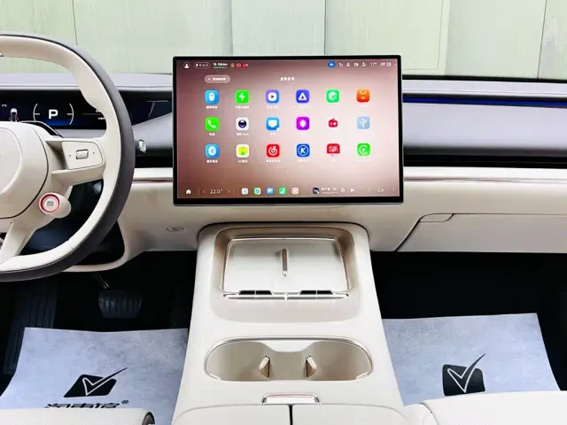 Xiaomi SU7 — Фото автомобиля 12