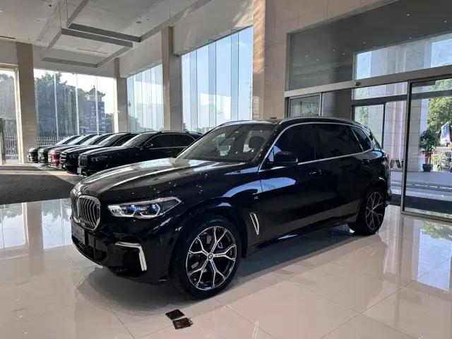 Фотография автомобиля — BMW X5