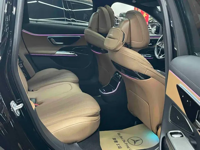 Mercedes-Benz E-Class — Фото автомобиля 11
