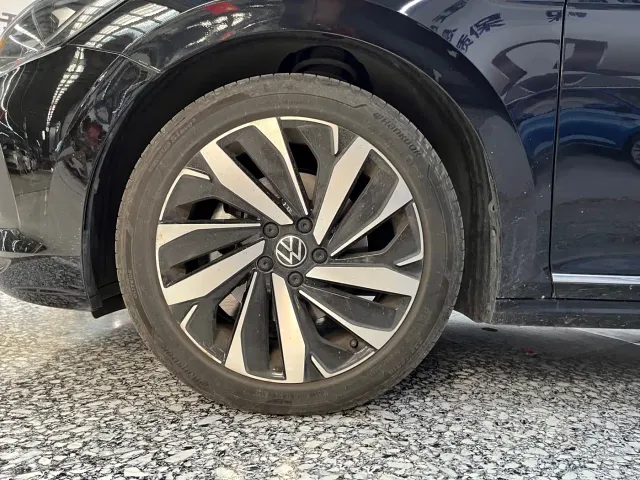 Volkswagen Passat — Фото автомобиля 15