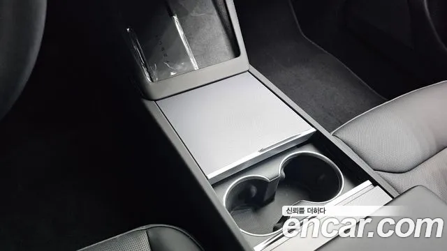 Tesla Model 3 — Фото автомобиля 30