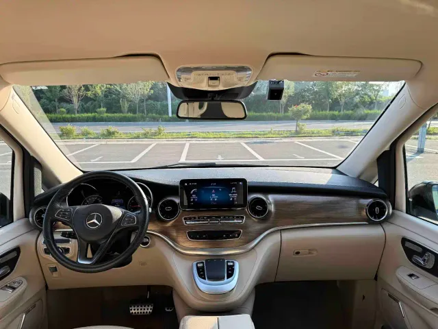 Mercedes-Benz V-Class — Фото автомобиля 24