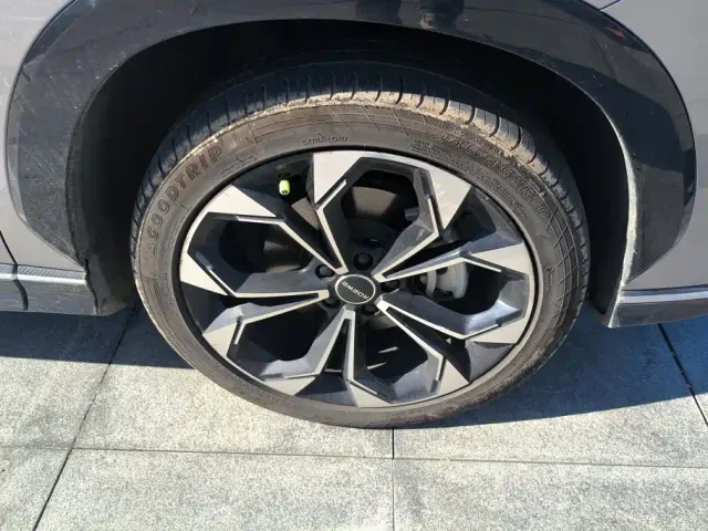 Roewe RX5 — Фото автомобиля 6
