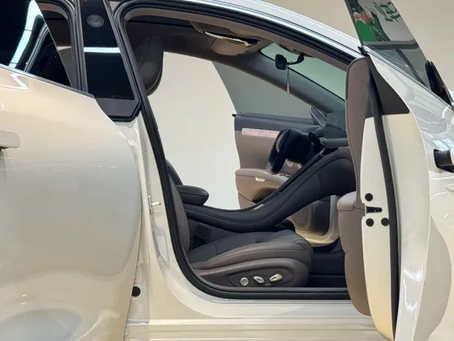 IM Motors L6 — Фото автомобиля 19