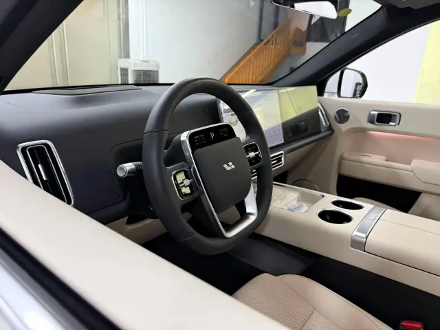 Li Auto L7 — Фото автомобиля 10