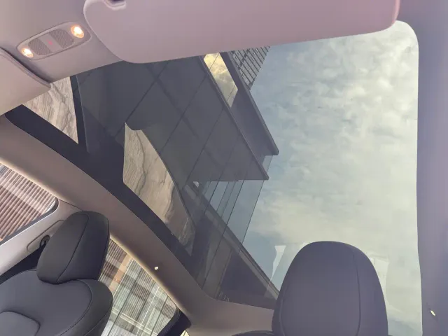 Tesla Model Y — Фото автомобиля 22