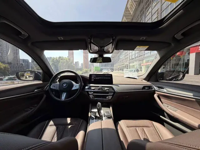 BMW 5 Series — Фото автомобиля 17