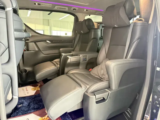 Toyota Vellfire — Фото автомобиля 9