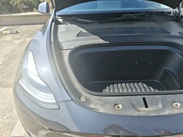Tesla Model Y — Фото автомобиля 21