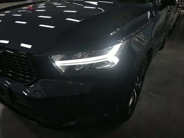 Volvo XC40 — Фото автомобиля 23
