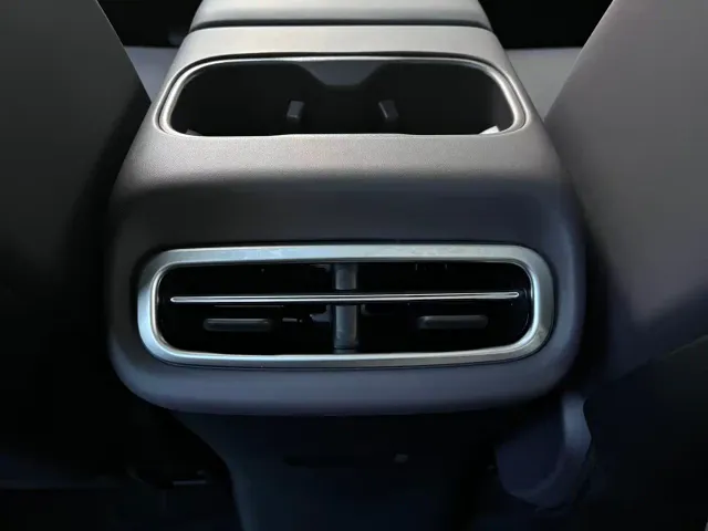 Leapmotor C10 — Фото автомобиля 12