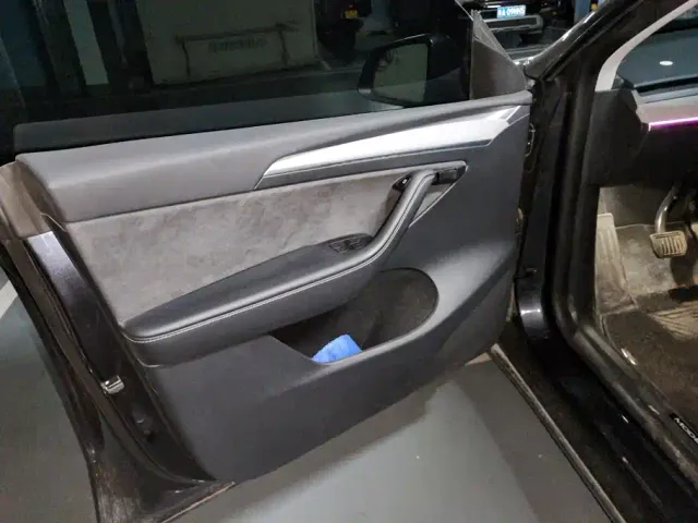 Tesla Model Y — Фото автомобиля 6