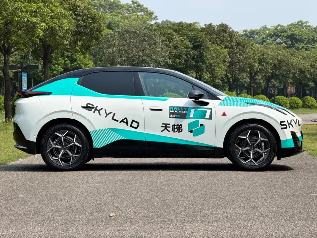 Lynk & Co Z20 — Фото автомобиля 10