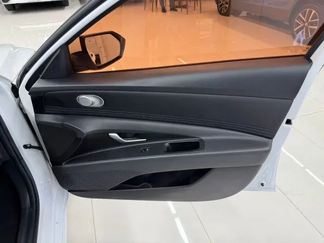 Hyundai Elantra — Фото автомобиля 6