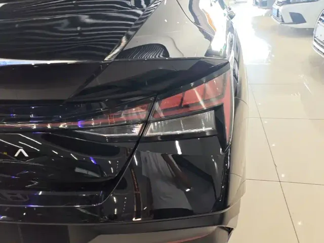 Hyundai Elantra — Фото автомобиля 7