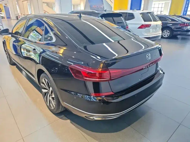 Volkswagen Passat — Фото автомобиля 4
