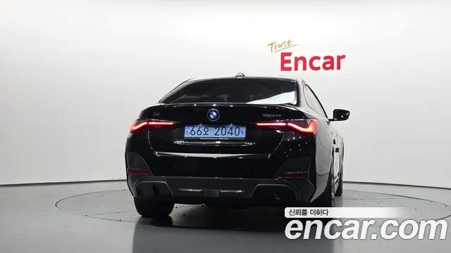 BMW i4 — Фото автомобиля 4
