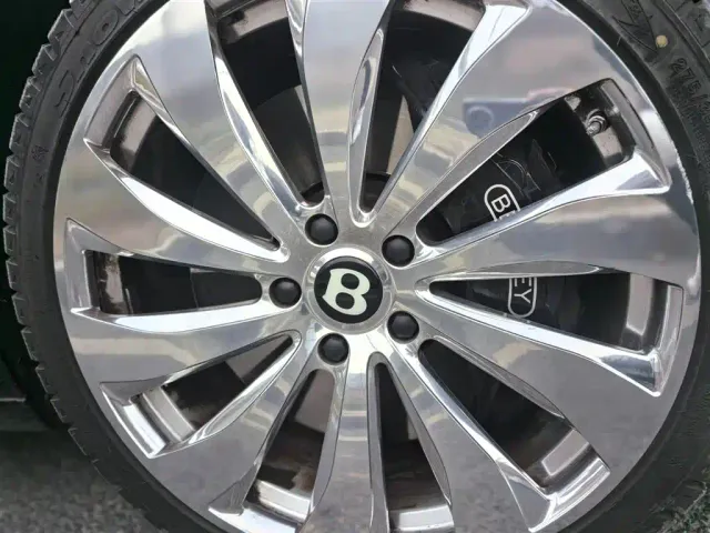 Bentley Flying Spur — Фото автомобиля 10