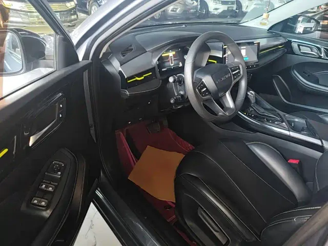 Roewe i5 — Фото автомобиля 15