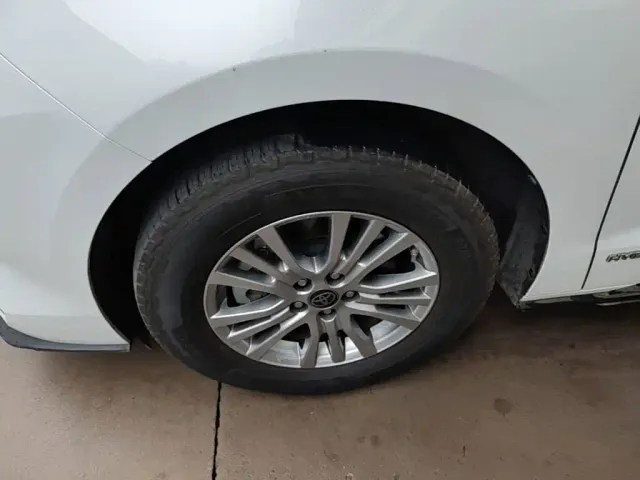 Toyota Sienna — Фото автомобиля 22