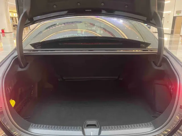Mercedes-Benz E-Class — Фото автомобиля 15