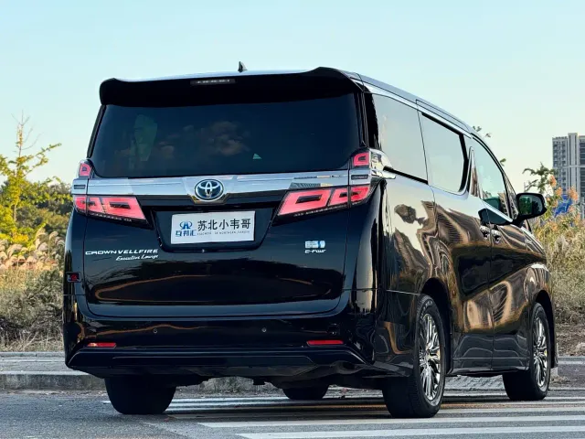 Toyota Vellfire — Фото автомобиля 4