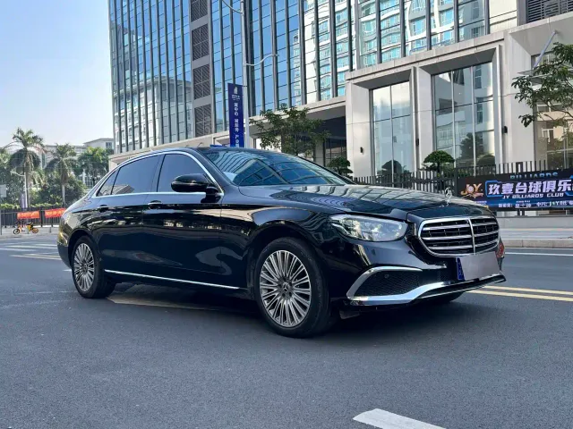 Mercedes-Benz E-Class — Фото автомобиля 3