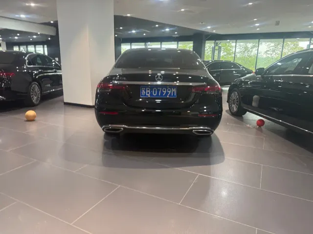 Mercedes-Benz E-Class — Фото автомобиля 6