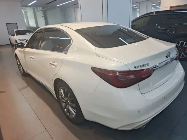 Infiniti Q50L — Фото автомобиля 4