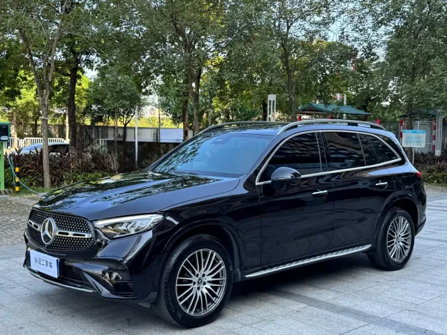 Фотография автомобиля — Mercedes-Benz GLC-Class