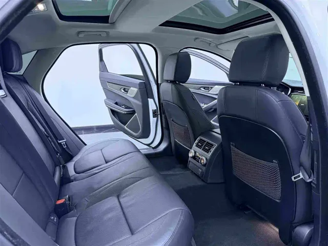 Jaguar XFL — Фото автомобиля 9