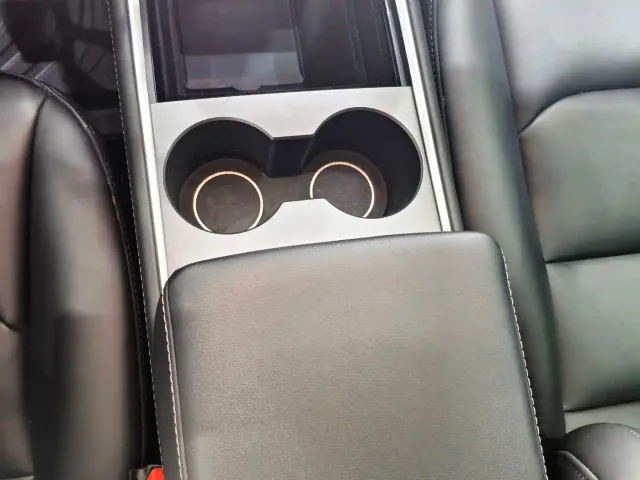 Tesla Model 3 — Фото автомобиля 8