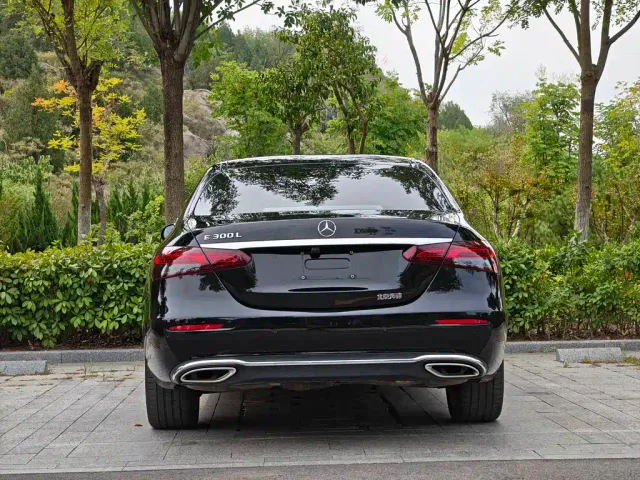 Mercedes-Benz E-Class — Фото автомобиля 8