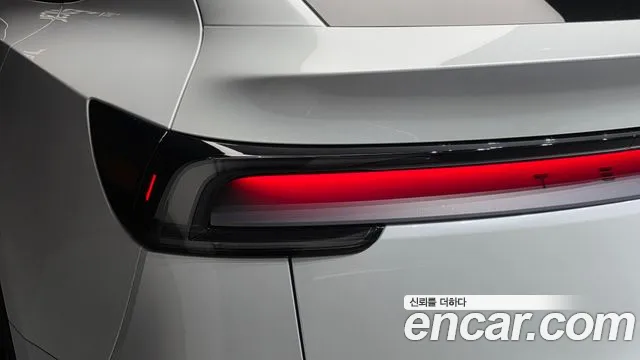 Tesla Model Y — Фото автомобиля 20